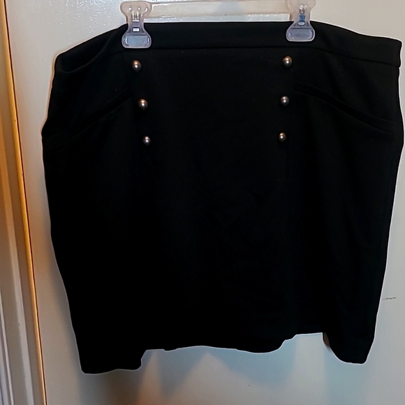 Black Reitmans 6 - faux-button miniskirt size 16 - Picture 1 of 7